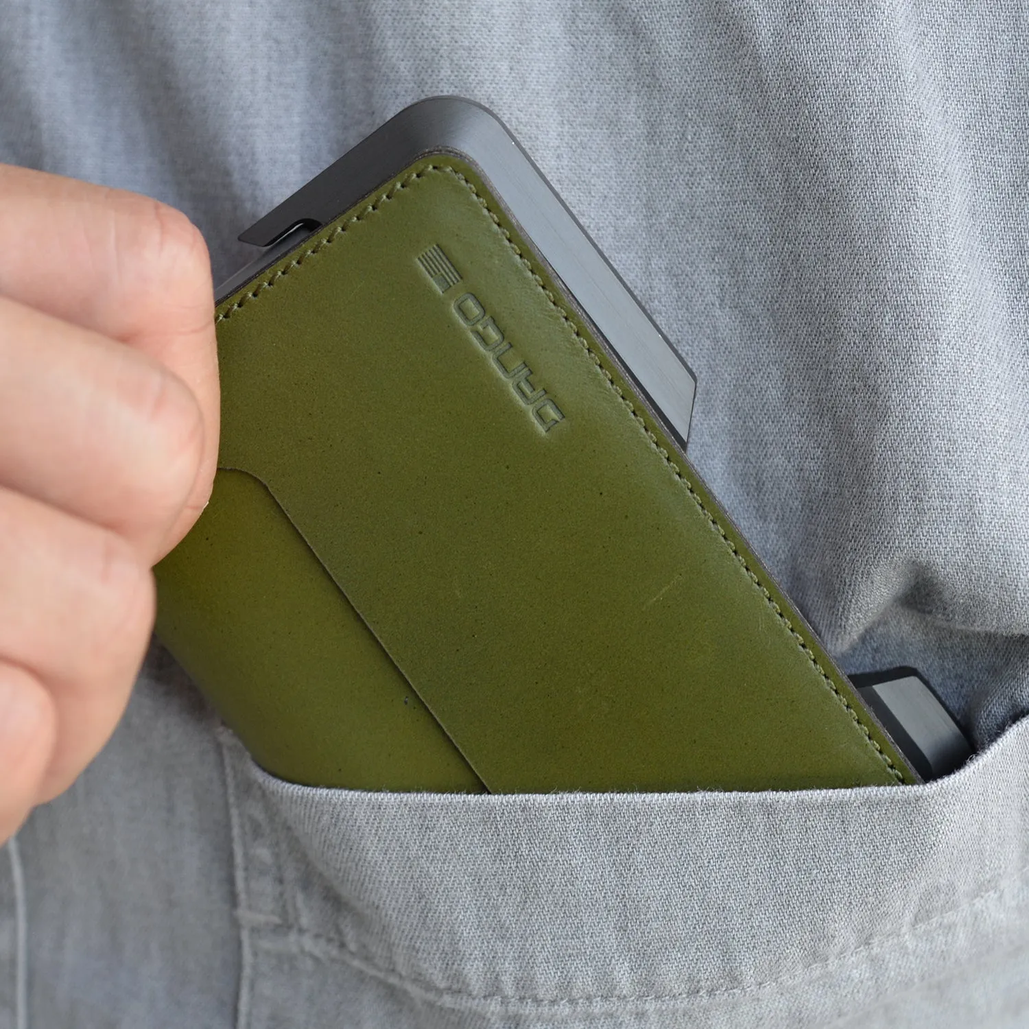 D01 DAPPER™ BIFOLD WALLET