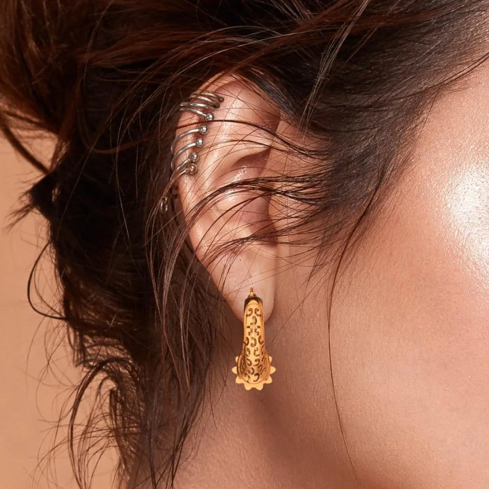 Gorgeous 22-karat Gold Earrings With Intricate Craftsmanship