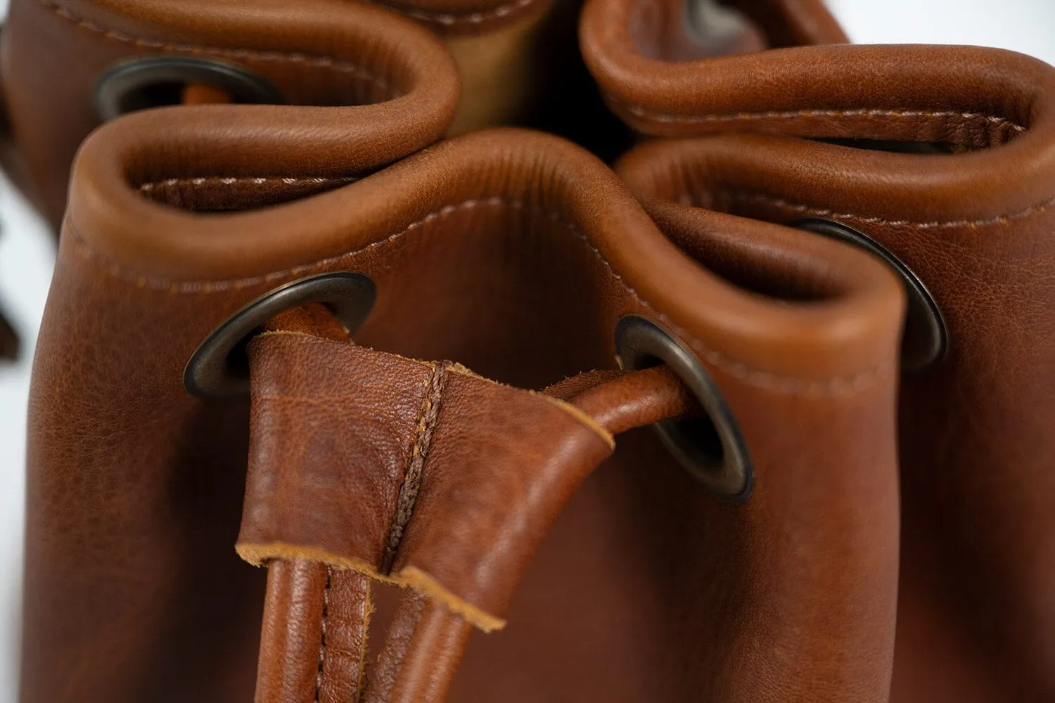 LEATHER BUCKET BAG - SMALL - TANGERINE BISON