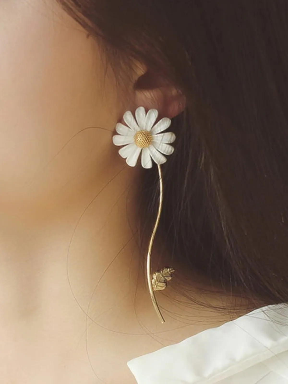 Pretty Petals Daisy Flower Earrings